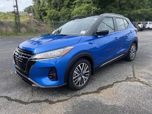 2023 Nissan Kicks SR