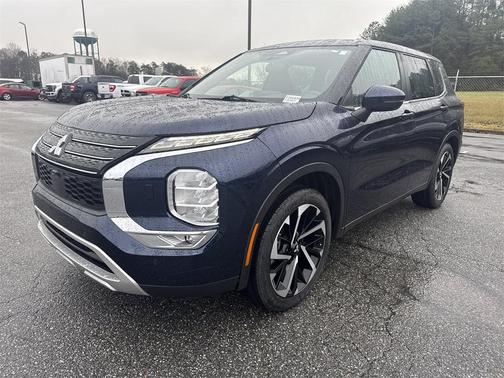 2023 Mitsubishi Outlander SE