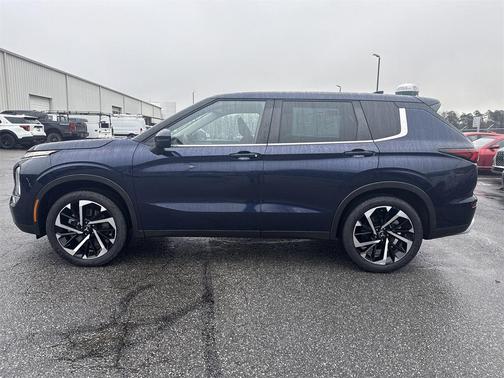 2023 Mitsubishi Outlander SE