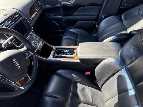 2017 Lincoln Continental Select