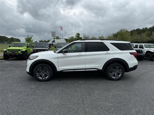 2025 Ford Explorer Active