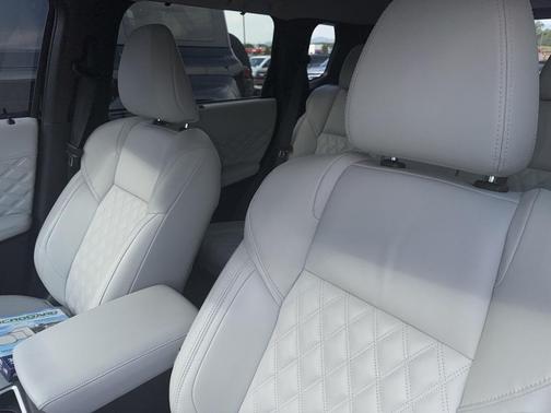 2024 Mitsubishi Outlander SEL Platinum Edition