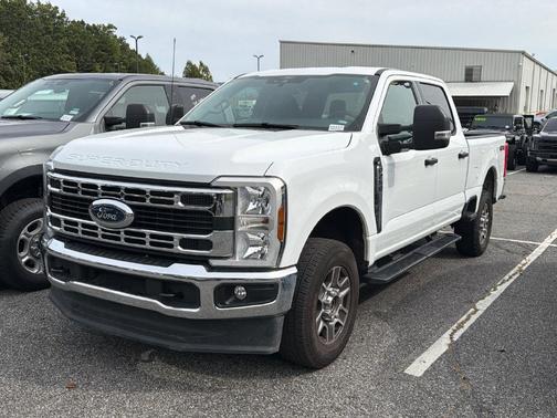Oxford White 2025 Ford F-250 XLT