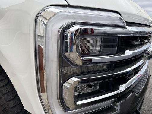 Star White Metallic TC 2025 Ford F-350 King Ranch