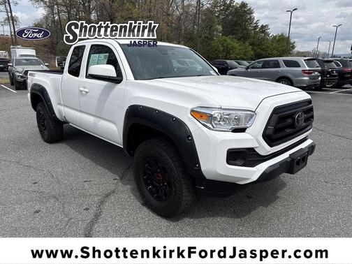 2022 Toyota Tacoma SR