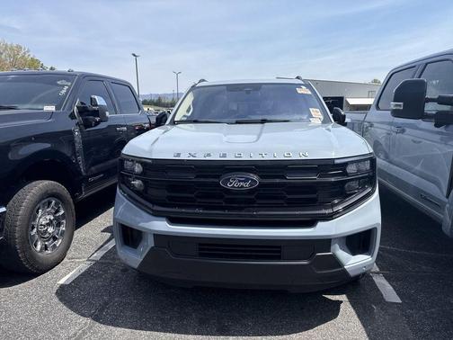Glacier Gray Metallic TriCoat 2025 Ford Expedition Active