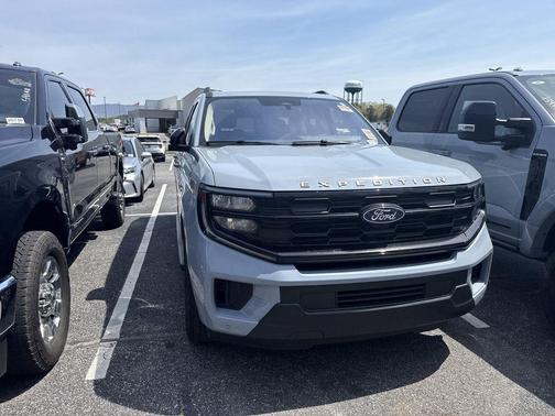 Glacier Gray Metallic TriCoat 2025 Ford Expedition Active
