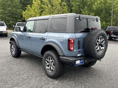 Azure Gray Metallic Tri-Coat 2025 Ford Bronco Badlands
