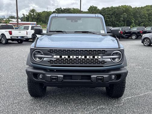Azure Gray Metallic Tri-Coat 2025 Ford Bronco Badlands