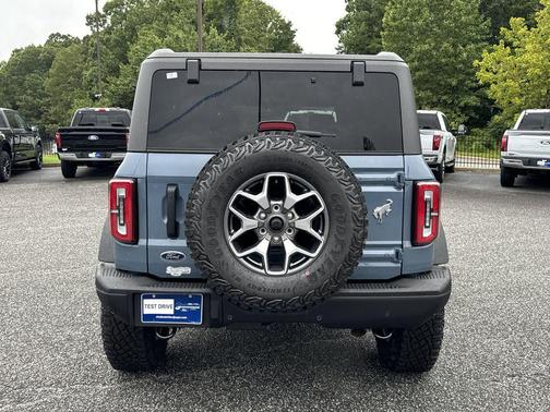 Azure Gray Metallic Tri-Coat 2025 Ford Bronco Badlands