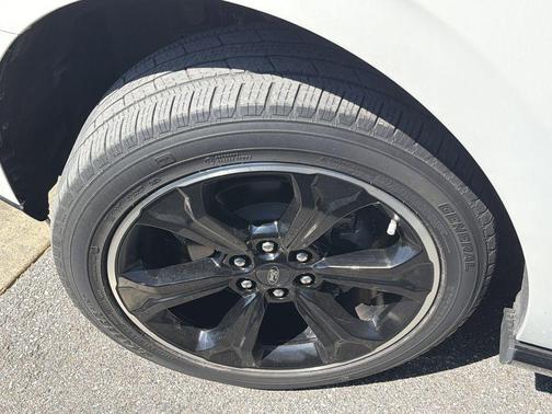 Star White Metallic Tri-Coat 2023 Ford Expedition Limited