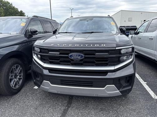 Gray Metallic 2025 Ford Expedition Platinum