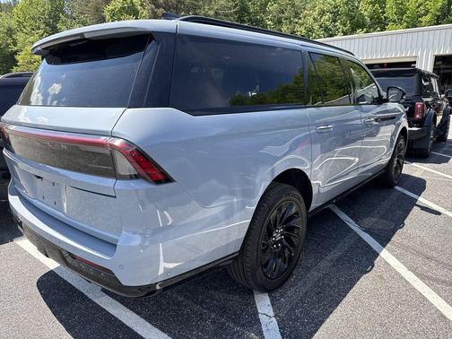 Gray Mist Metallic Tri-Coat 2025 Lincoln Navigator Reserve