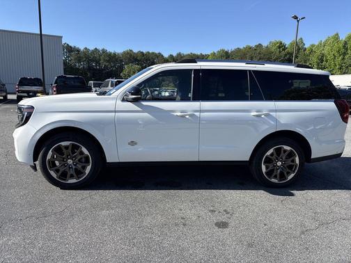 Star White Metallic Tri-Coat 2025 Ford Expedition King Ranch