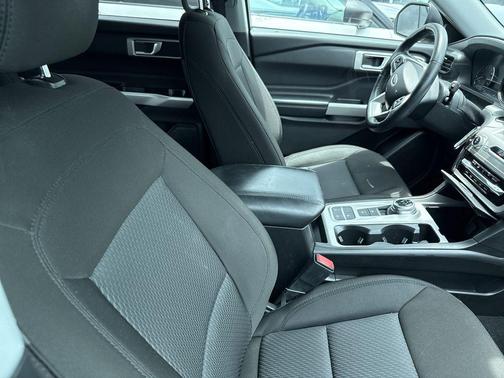 Black Metallic 2022 Ford Explorer XLT