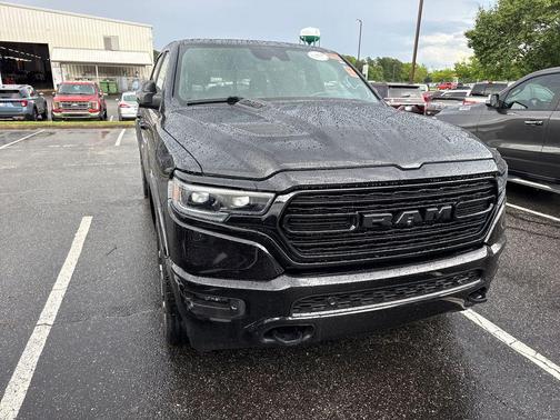 Diamond Black Crystal Pearlcoat 2023 RAM 1500 Limited