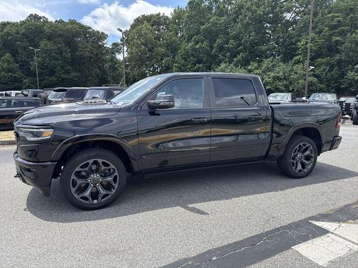 Diamond Black Crystal Pearlcoat 2023 RAM 1500 Limited