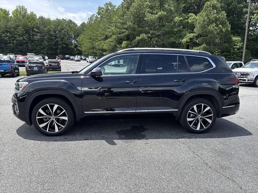 Deep Black Pearl 2024 Volkswagen Atlas 2.0T SEL Premium R-Line 4MOTION