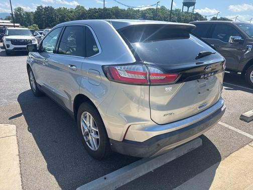 Iconic Silver Metallic 2022 Ford Edge SEL
