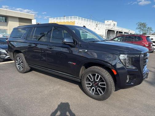 2023 GMC Yukon XL 4WD AT4