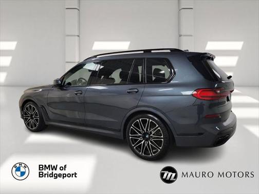 2022 BMW X7 M50i