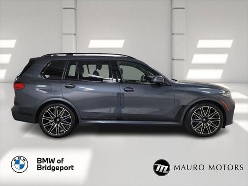 2022 BMW X7 M50i