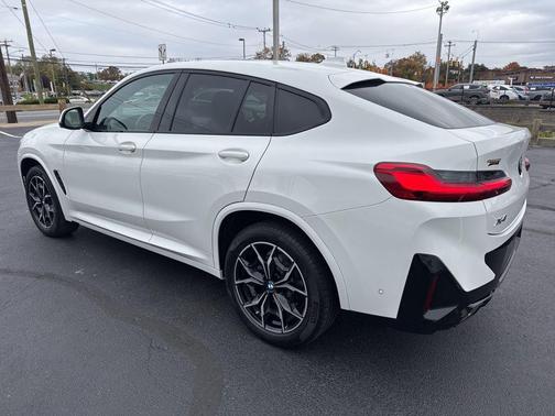 2023 BMW X4 xDrive30i