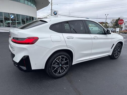 2023 BMW X4 xDrive30i