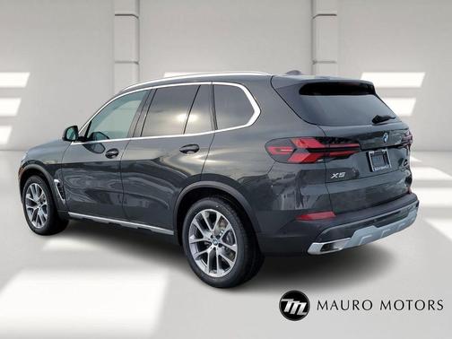 Gray 2026 BMW X5 xDrive40i