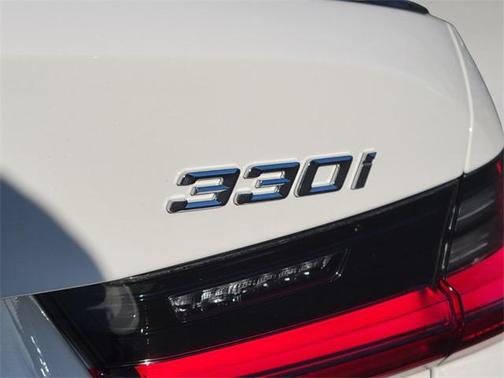 2025 BMW 330 i xDrive