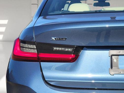 2025 BMW 330 i xDrive