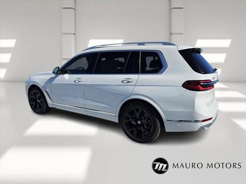 2025 BMW X7 xDrive40i