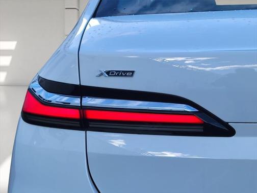 2025 BMW 740 i xDrive