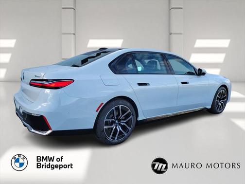 2025 BMW 740 i xDrive