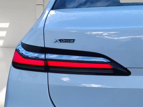 2025 BMW 740 i xDrive