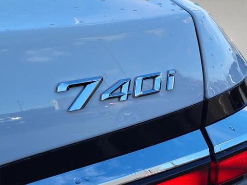2025 BMW 740 i xDrive