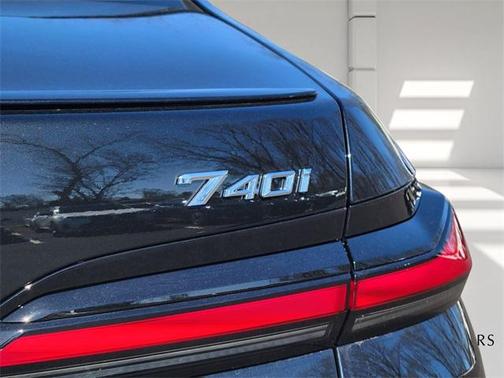 2025 BMW 740 i xDrive
