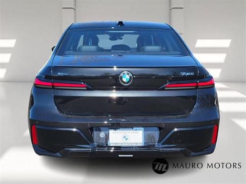 2025 BMW 740 i xDrive