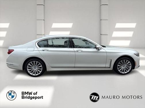 2022 BMW 740 i xDrive
