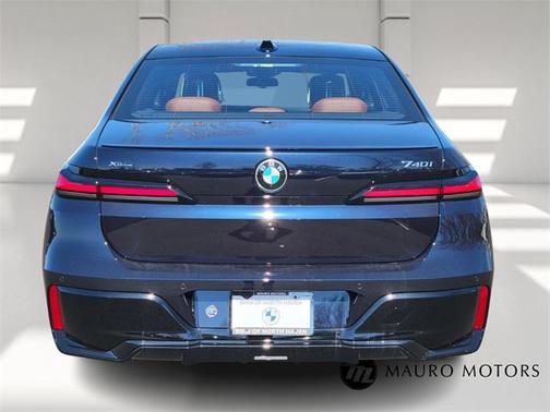 2025 BMW 740 i xDrive