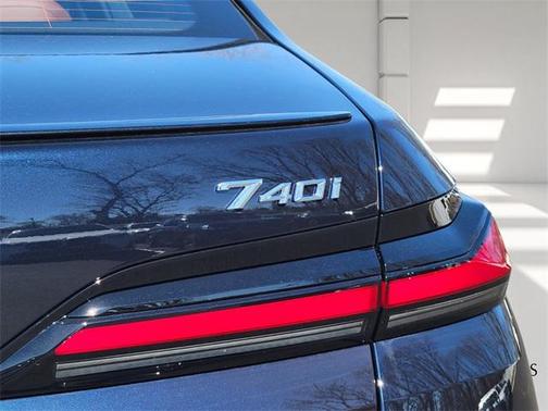 2025 BMW 740 i xDrive