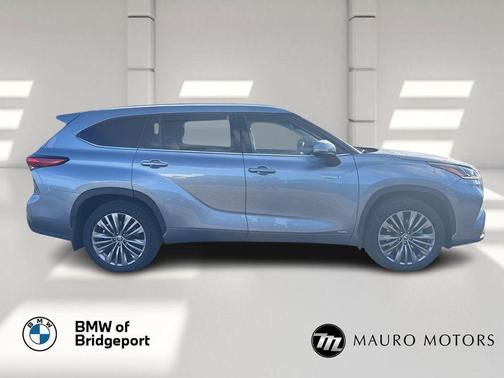 2021 Toyota Highlander Hybrid Platinum