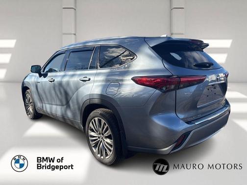 2021 Toyota Highlander Hybrid Platinum