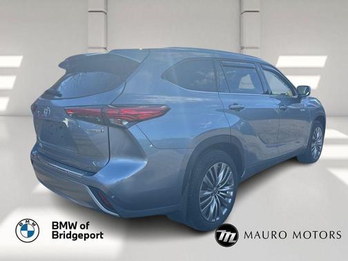 2021 Toyota Highlander Hybrid Platinum