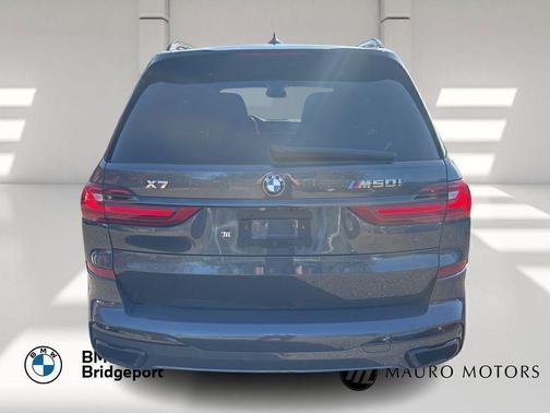 2022 BMW X7 M50i