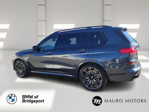 2022 BMW X7 M50i