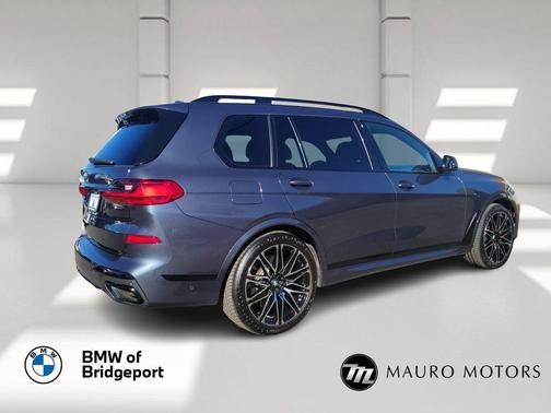 2022 BMW X7 M50i