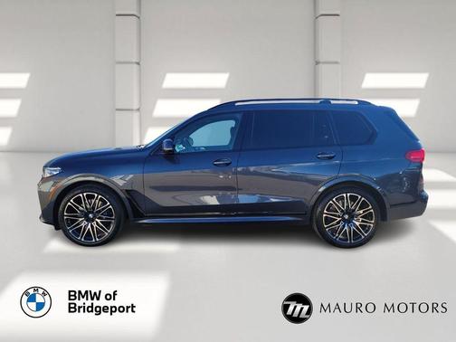 2022 BMW X7 M50i