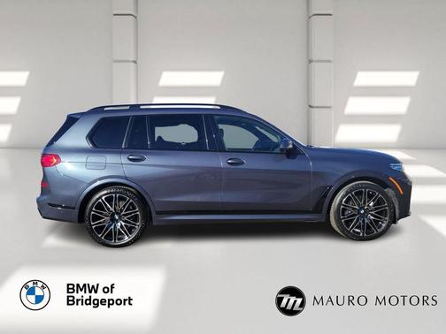2022 BMW X7 M50i