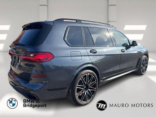 2022 BMW X7 M50i